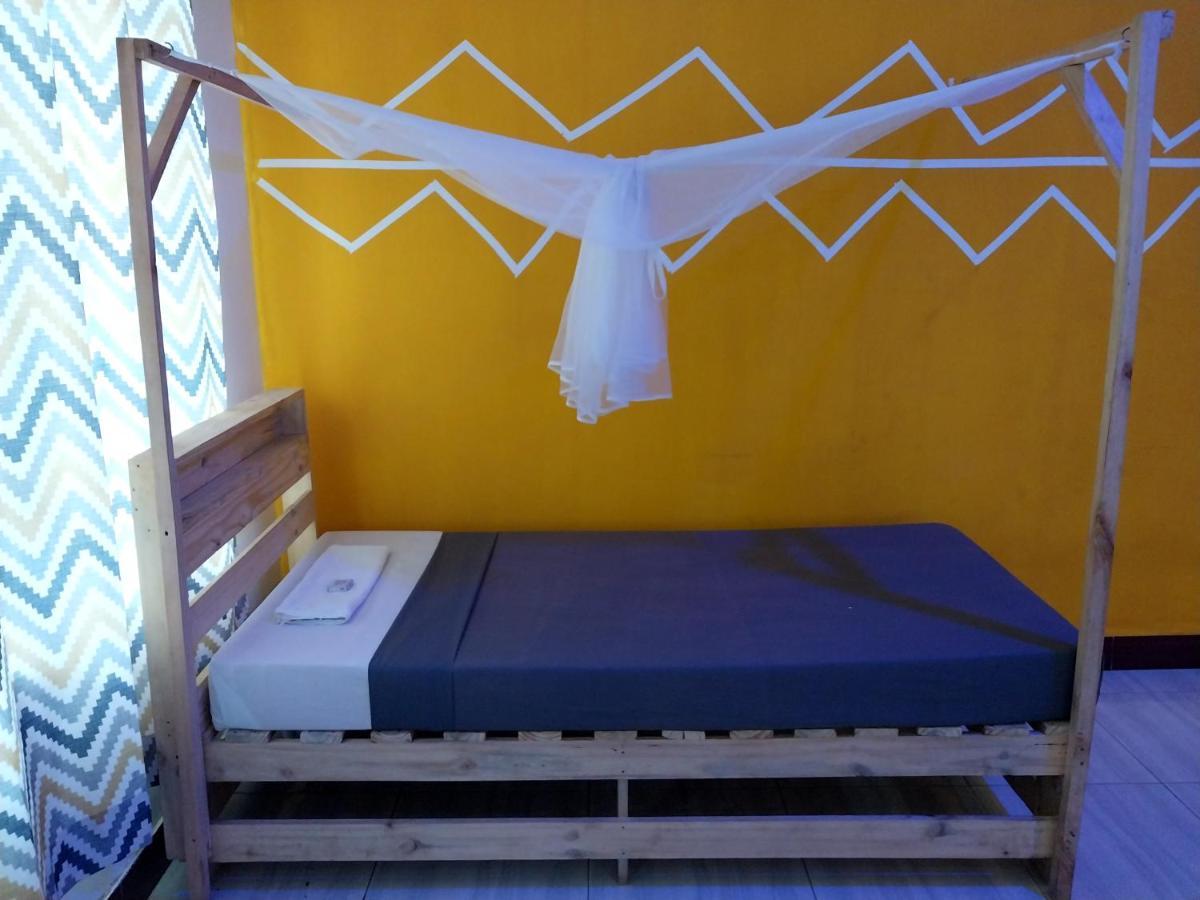 L&J Modern Backpackers Kigamboni Beach House Bed & Breakfast Дар ес Саалам Екстериор снимка