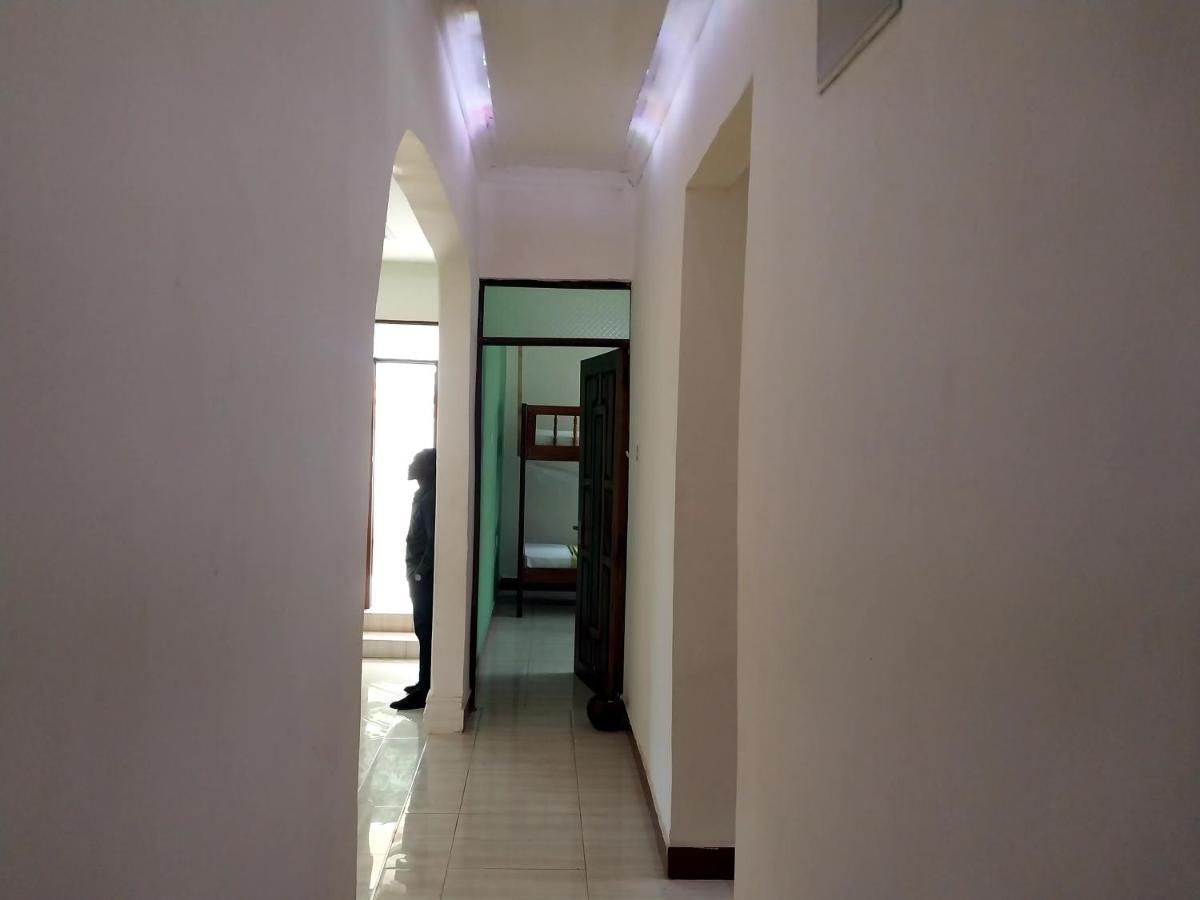 L&J Modern Backpackers Kigamboni Beach House Bed & Breakfast Дар ес Саалам Екстериор снимка