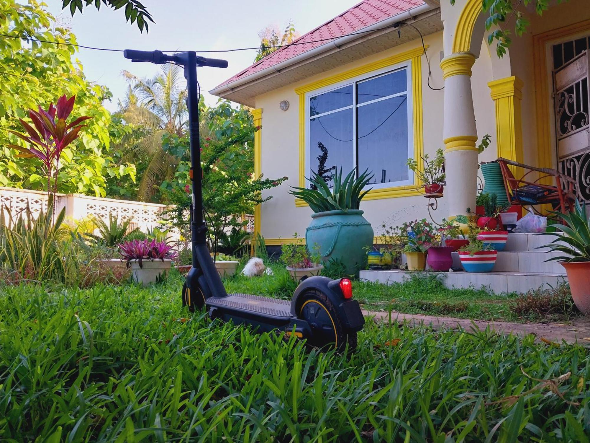 L&J Modern Backpackers Kigamboni Beach House Bed & Breakfast Дар ес Саалам Екстериор снимка